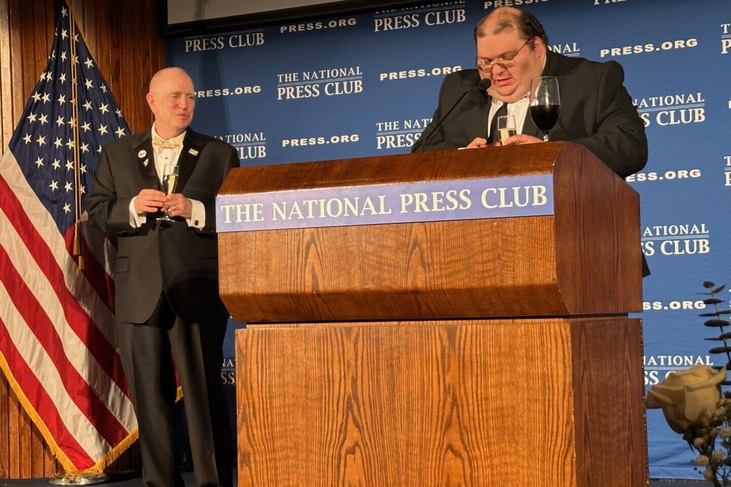 Outgoing National Press Club President Mike Balsamo of the Associated Press toasts newly inaugurated NPC President Mark Schoeff Jr. of CQ Roll Call on Feb. 6. 